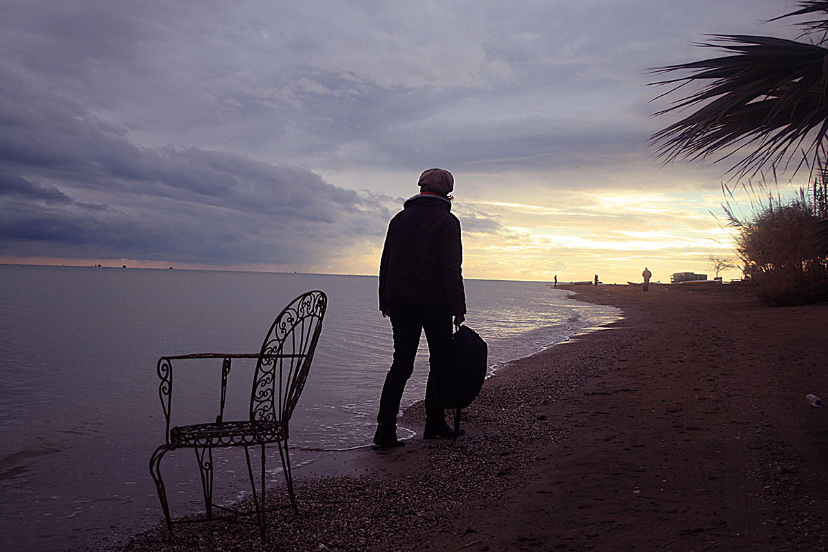 REFÜJ VE YARALI KEDİ – HAKAN YAKICI
